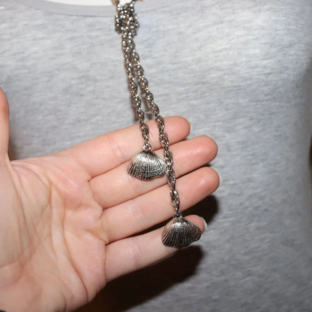 Beautiful vintage tied necklace with shell charms 40